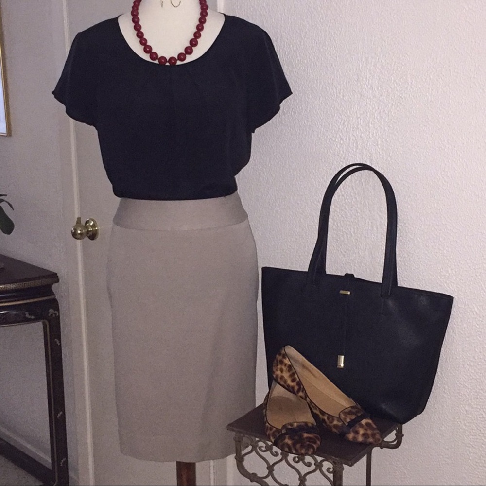 Super-cute 🍌 REPUBLIC KHAKI ✏️ skirt SZ10